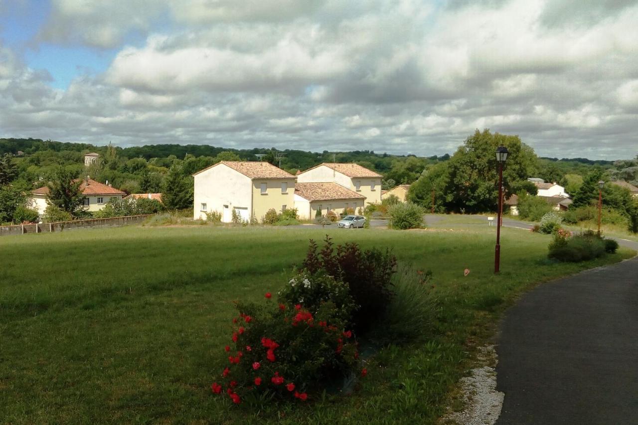 Bonabri Vacances - Chambres D'Hotes Chazelles  Exteriér fotografie